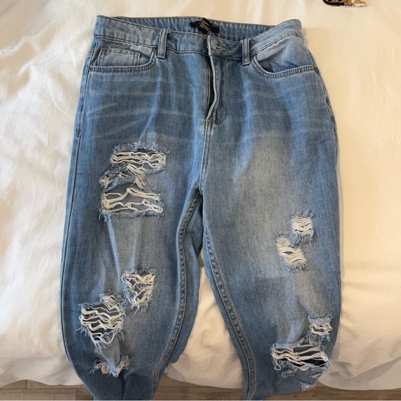 Jeans with holes - Picture 2 of 6